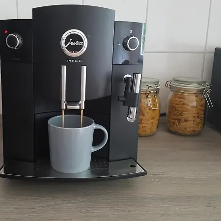 Kaffeevollautomat Und Netflix In Der Fußgängerzone Apartment