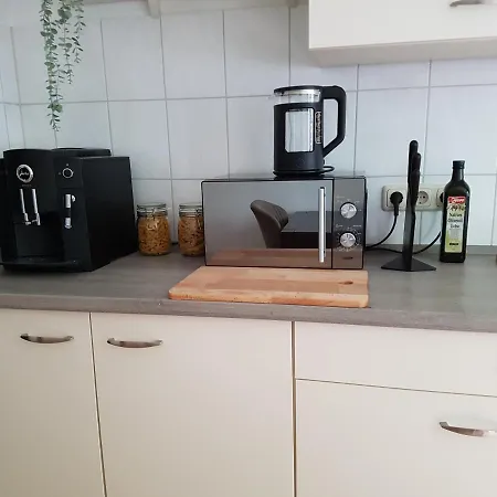 Kaffeevollautomat Und Netflix In Der Fußgängerzone *